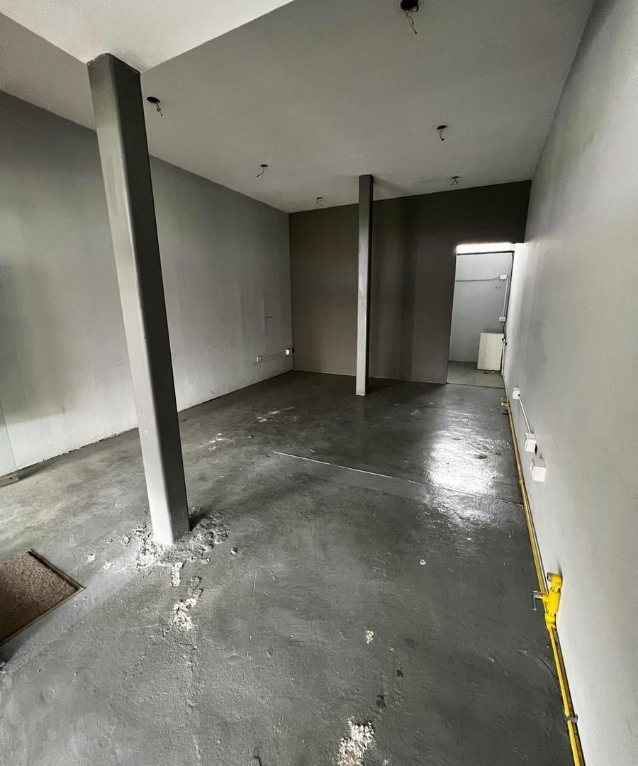 Foto de Local Comercial en Alquiler- Paseo de Compras- Chacras de Coria, imagen 3