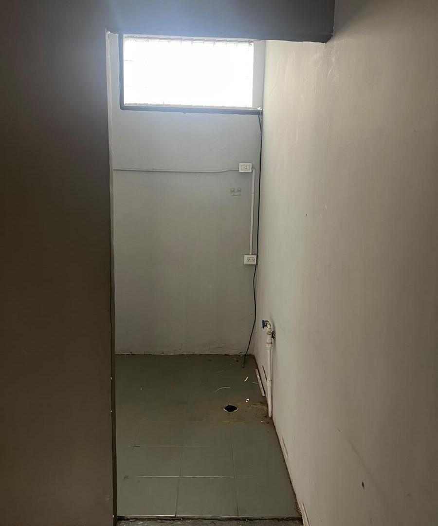 Foto de Local Comercial en Alquiler- Paseo de Compras- Chacras de Coria, imagen 5