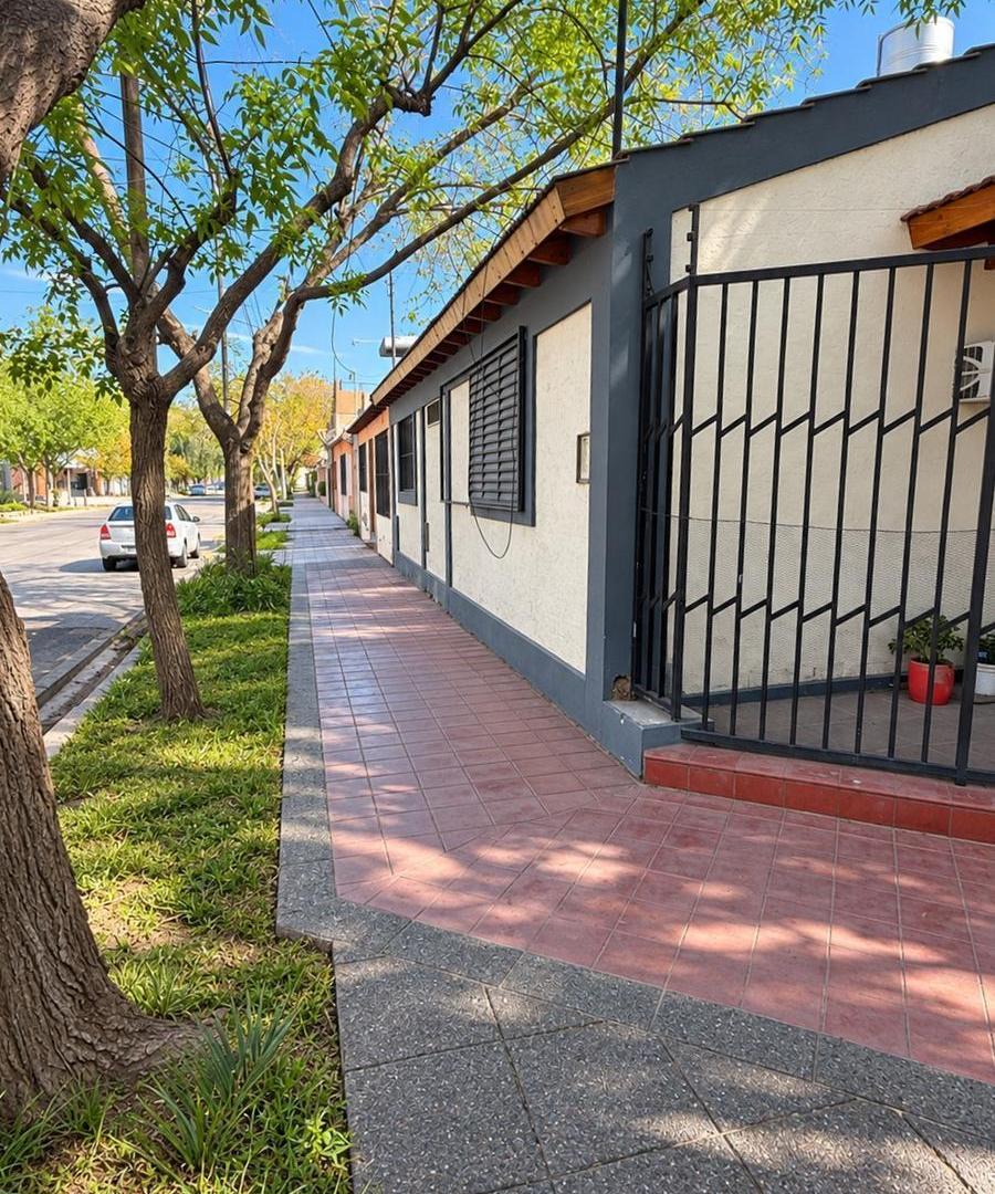 Foto de VENTA Casa 3 dormitorios -Terraza -B° Reconquista . Las Heras, imagen 1