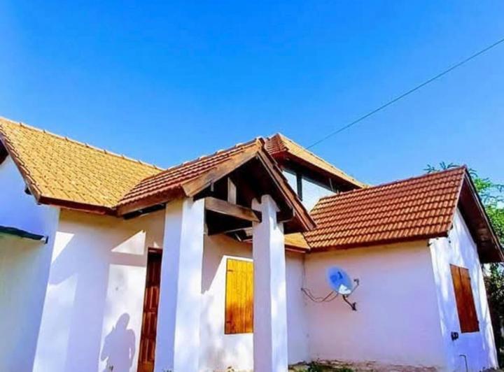 DUEÑO VENDE CASA CENTRICA 5