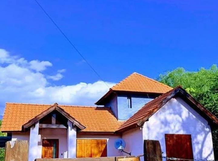 DUEÑO VENDE CASA CENTRICA 1
