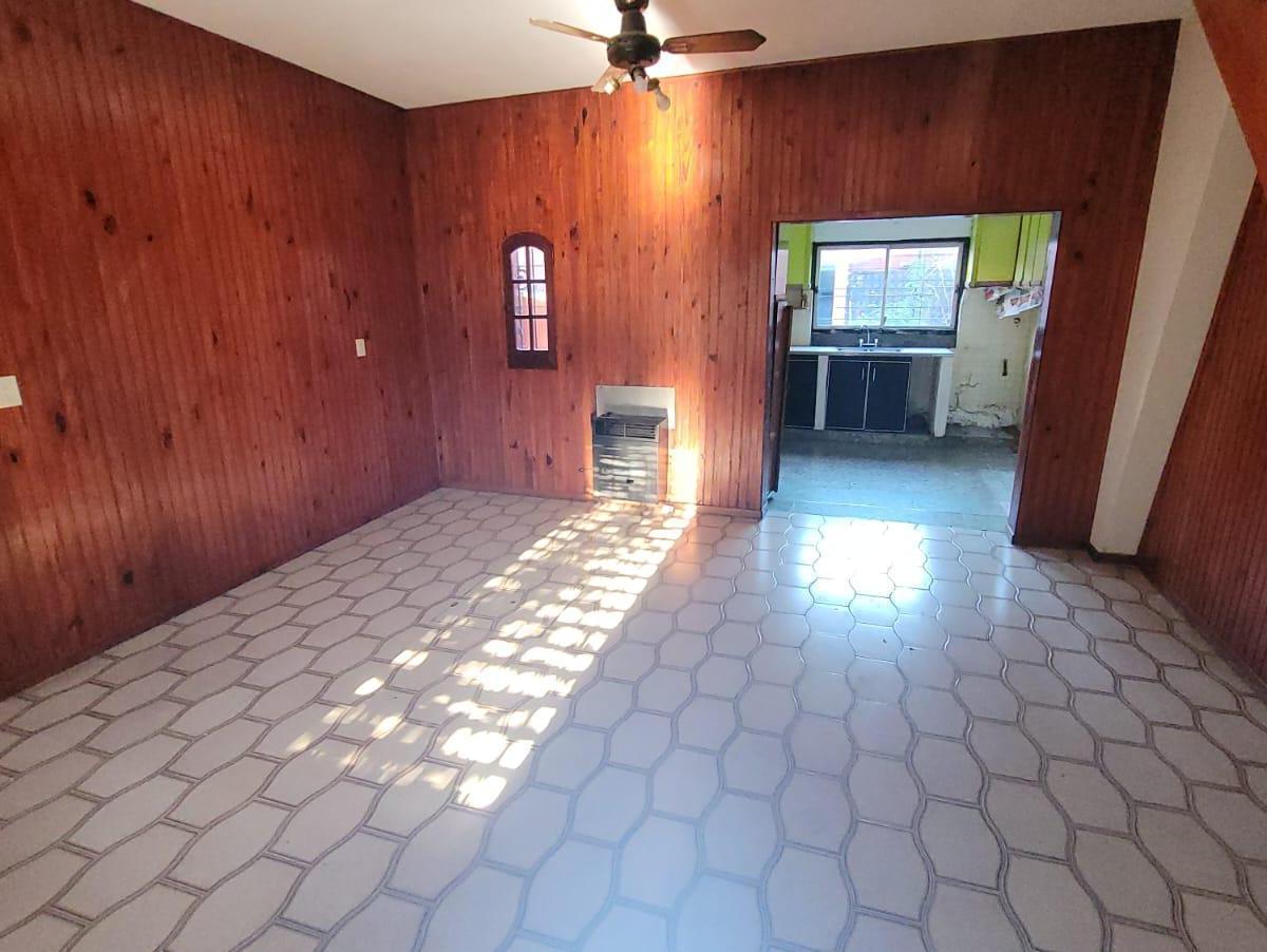 Casa en venta 5 ambientes con local San Justo