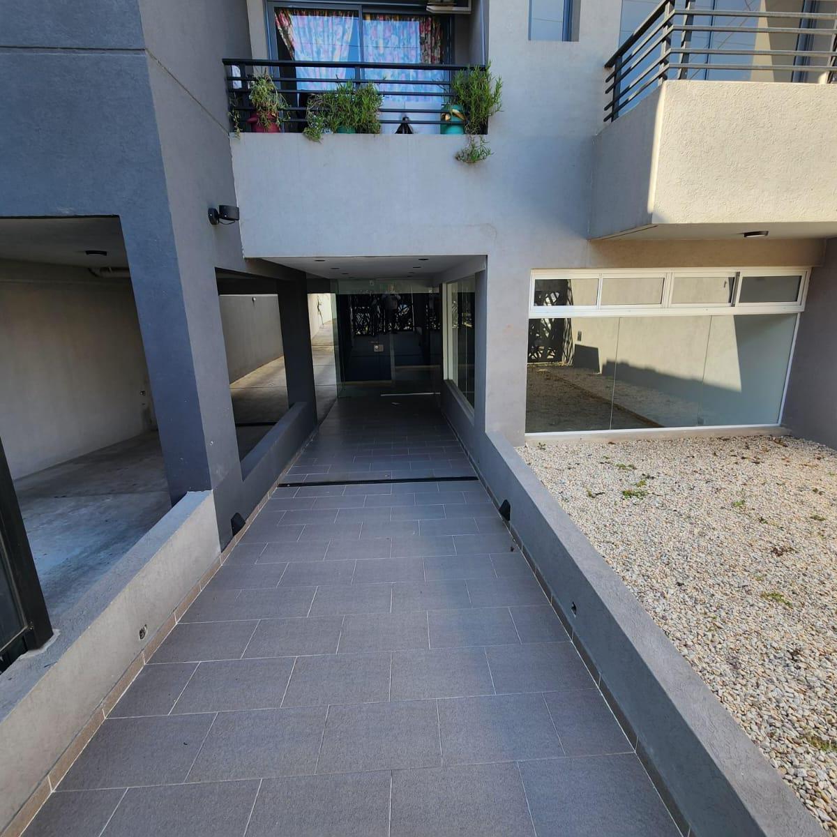 Venta Departamento 3 Ambientes con Cochera y Baulera en Haedo - Apto Credito 4