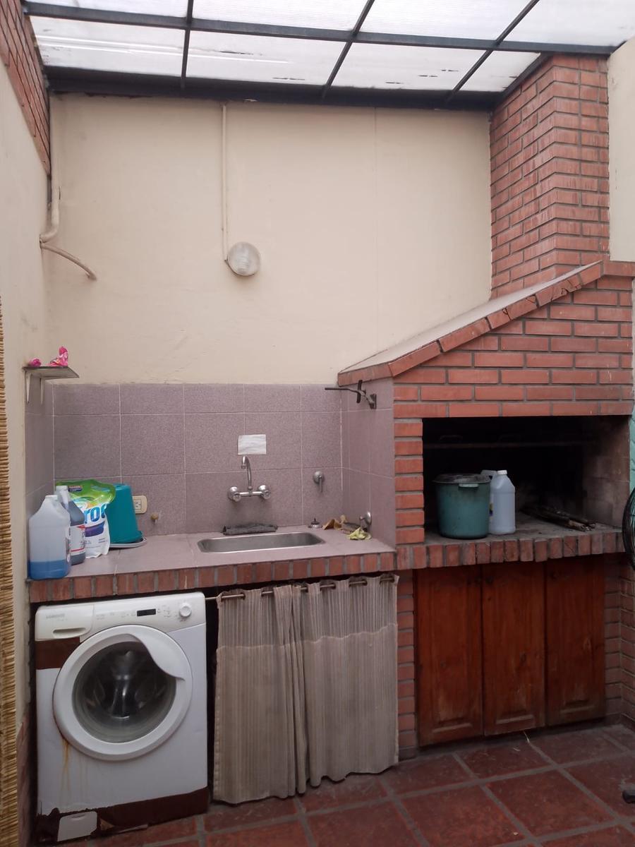 Venta Casa de 3 ambientes con cochera + dpto de 2 ambientes en Morón Centro