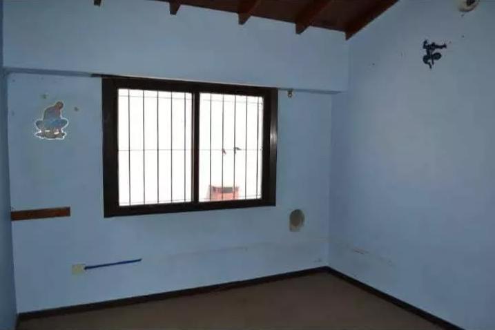 Venta excelente tríplex planta baja con cochera y patio en Ramos Mejía con FINANCIACION
