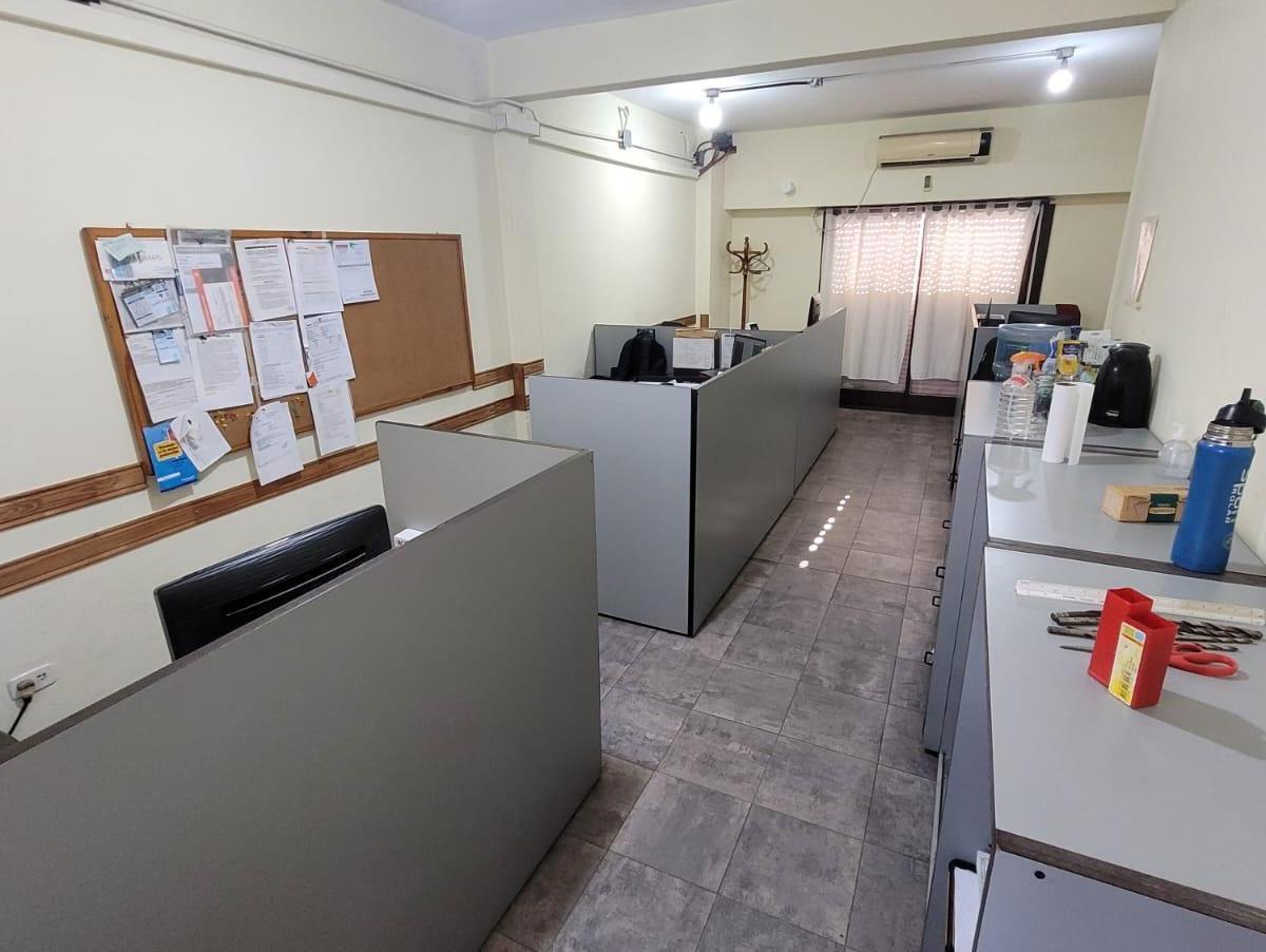 Foto de venta en block 2 locales con 3 departamentos Moron sur, imagen 2