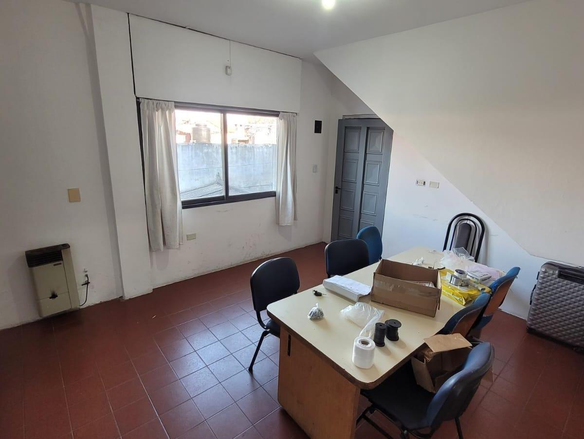 Foto de venta en block 2 locales con 3 departamentos Moron sur, imagen 3