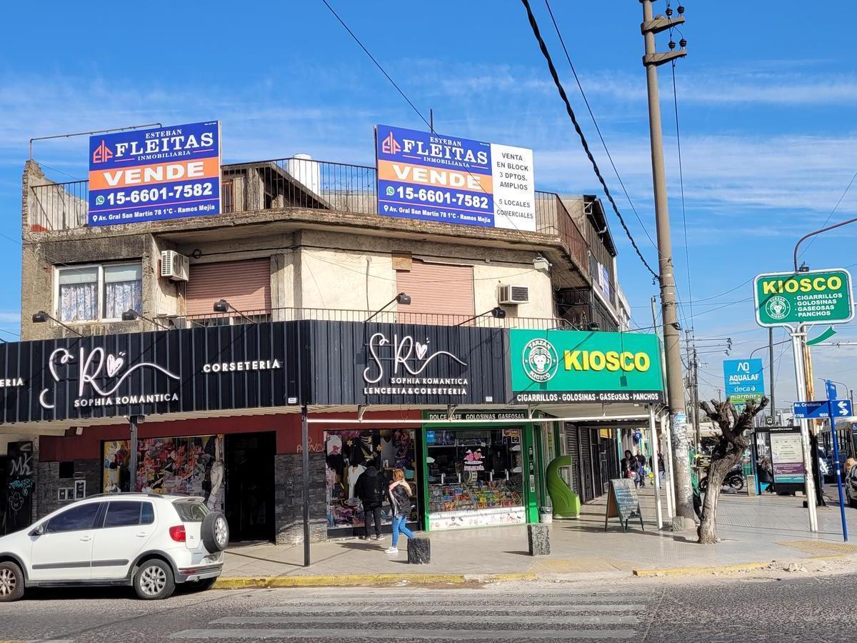 Foto de venta en block 5 locales con 2 deptos. Isidro Casanova, Barrio Atalaya., imagen 3