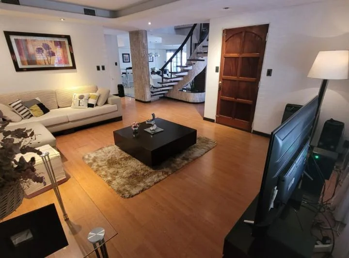 Casa en  alquiler vivienda o uso comercial 5 ambientes con quincho y pileta San Justo 2