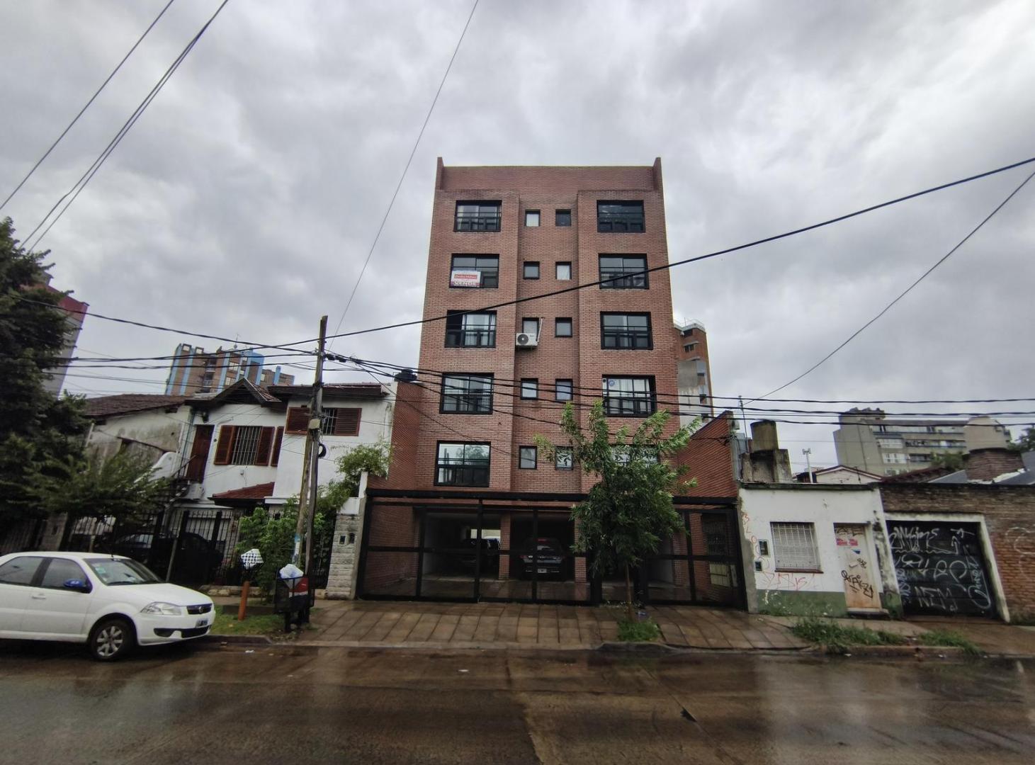 Monoambiente con cochera en venta – Morón Norte, excelente ubicación.-