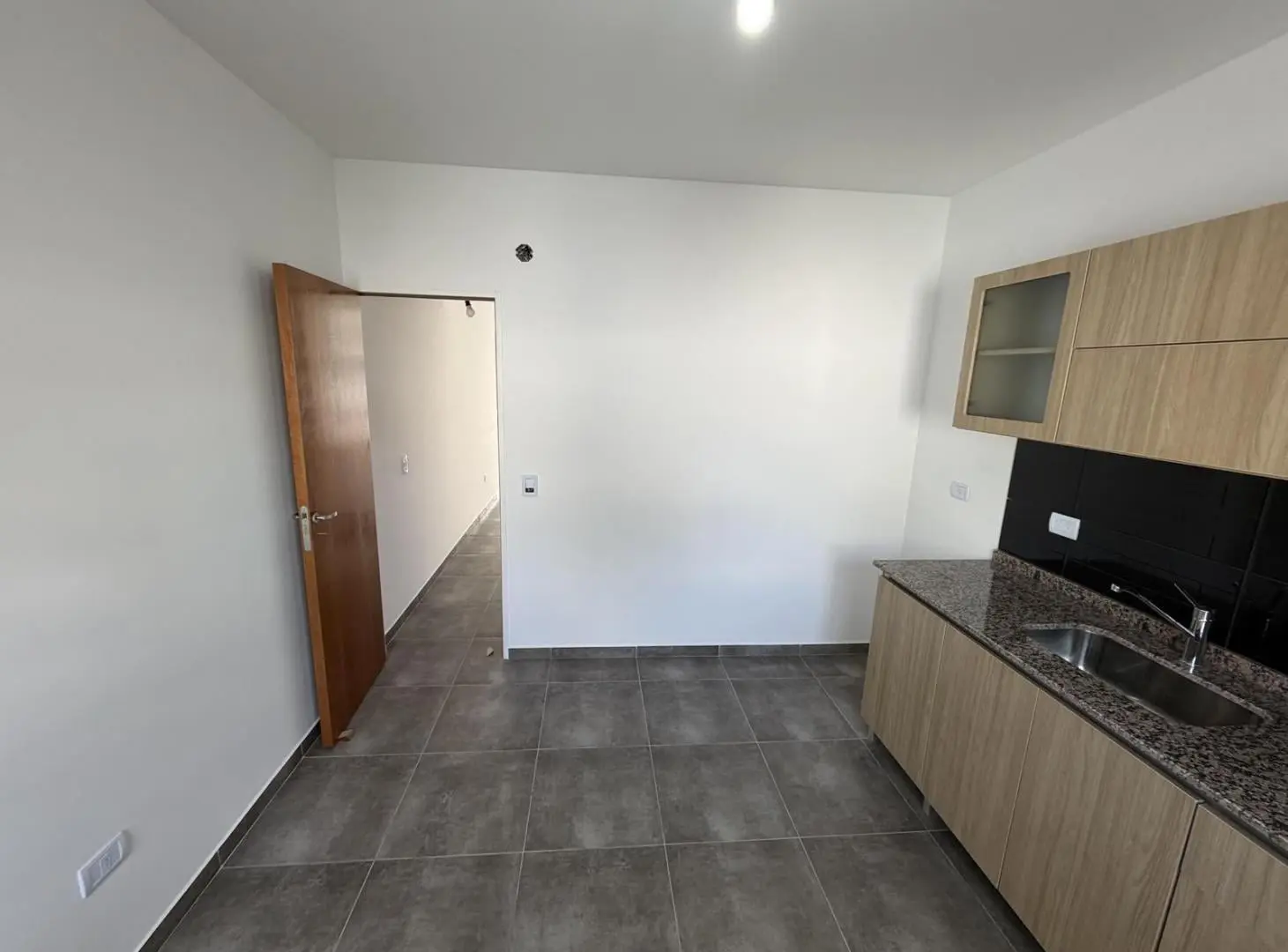 VENTA TRIPLEX DE 4 AMBIENTES CON COCHERA Y PATIO - SAN JUSTO 8