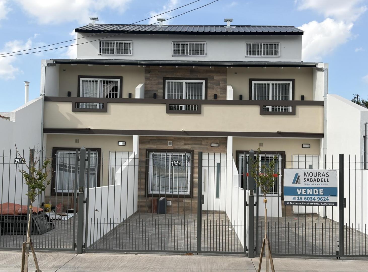 VENTA TRIPLEX DE 4 AMBIENTES CON COCHERA Y PATIO - SAN JUSTO