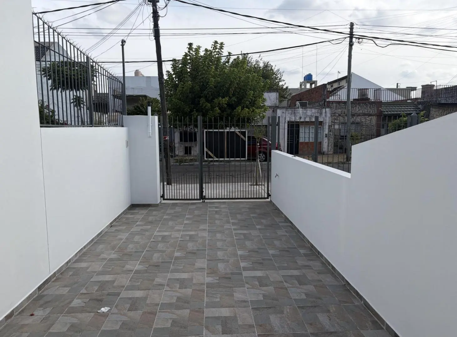 VENTA TRIPLEX DE 4 AMBIENTES CON COCHERA Y PATIO - SAN JUSTO 2