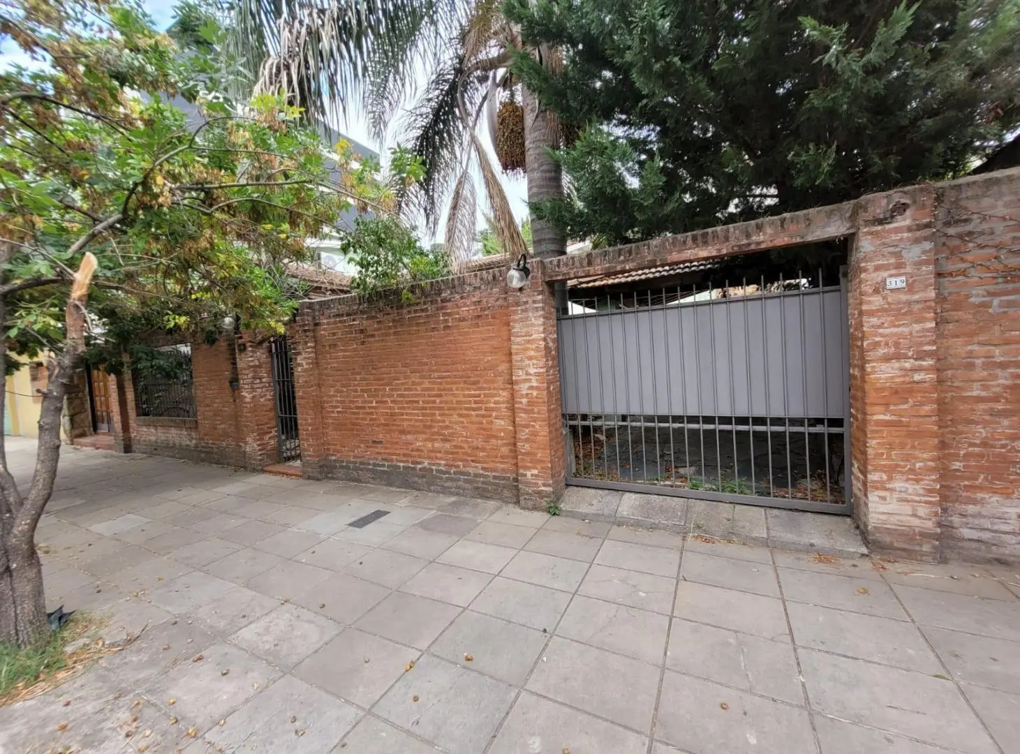 Casa en venta 6 ambientes Moron Sur 1