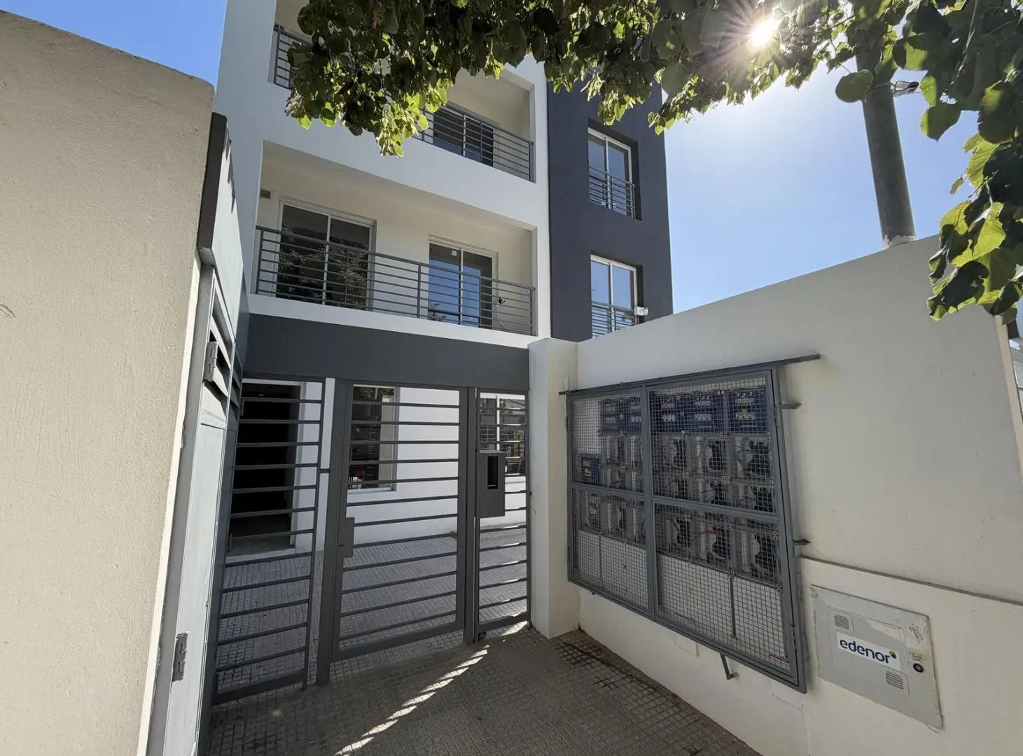 Venta Departamento de 3 ambientes en planta baja con dos patios 1