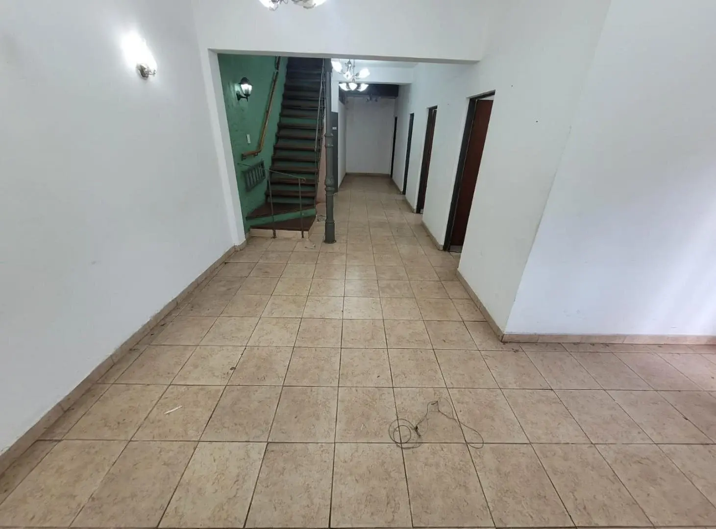 Local con oficinas en alquiler Morón 1