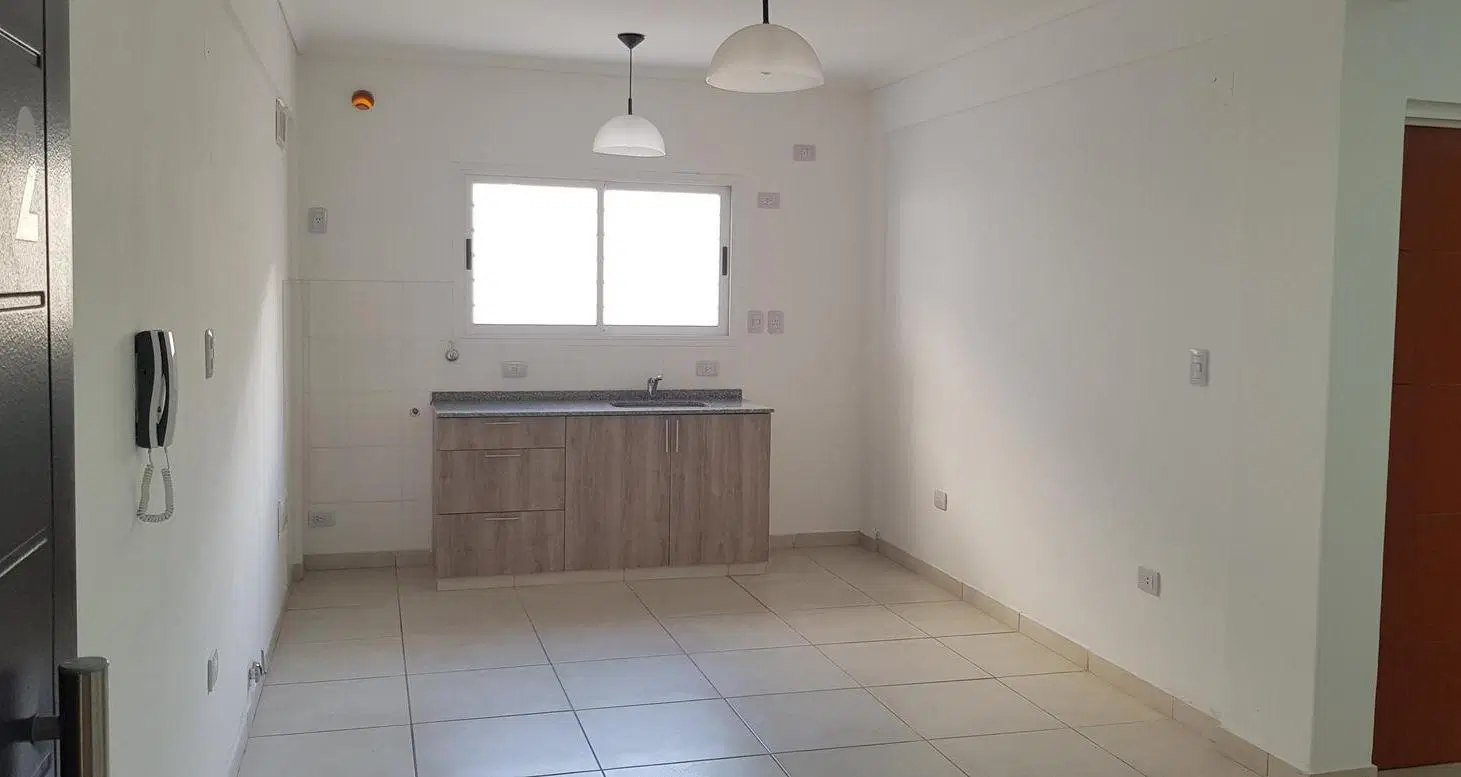 Venta Departamento 2 ambientes en planta baja con patio y cochera 4