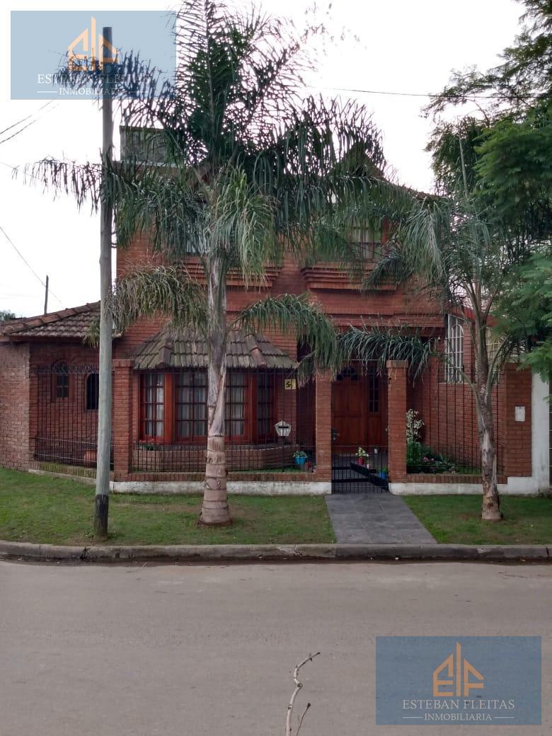 Foto de IMPERDIBLE CASA 4 AMBIENTES EN CIUDAD EVITA | PILETA, QUINCHO Y COCHERA, imagen 3