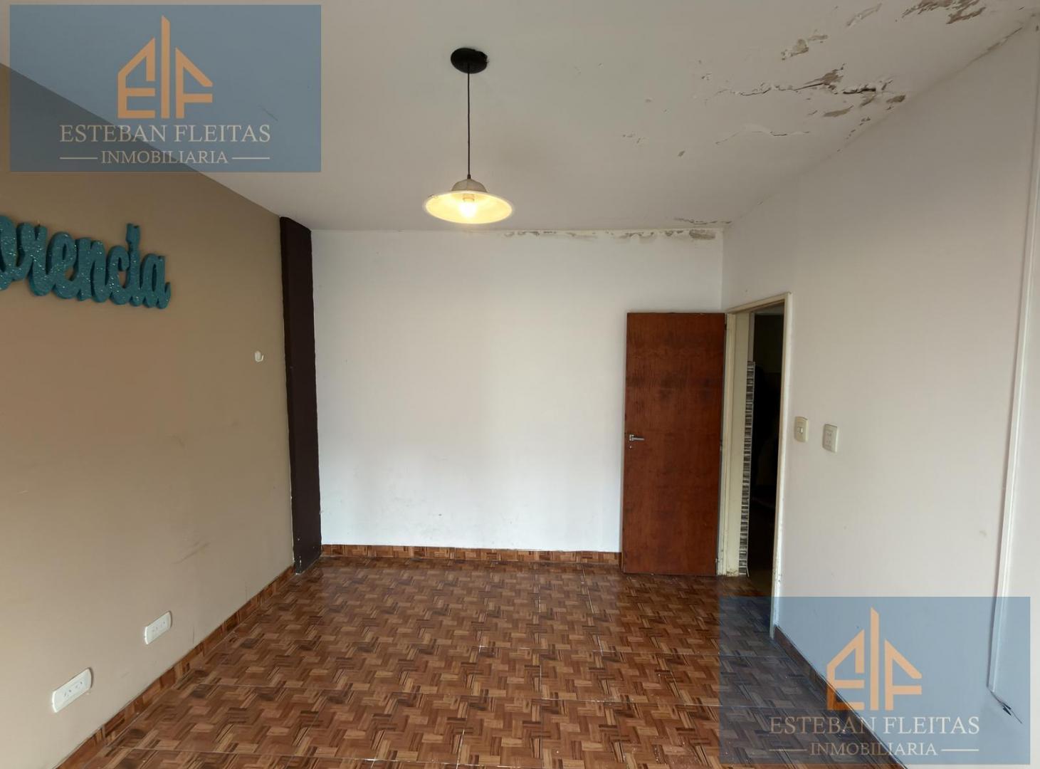 Foto de Venta casa de 3 ambientes a reciclar en lote propio de 225 M2 - Isidro, imagen 5