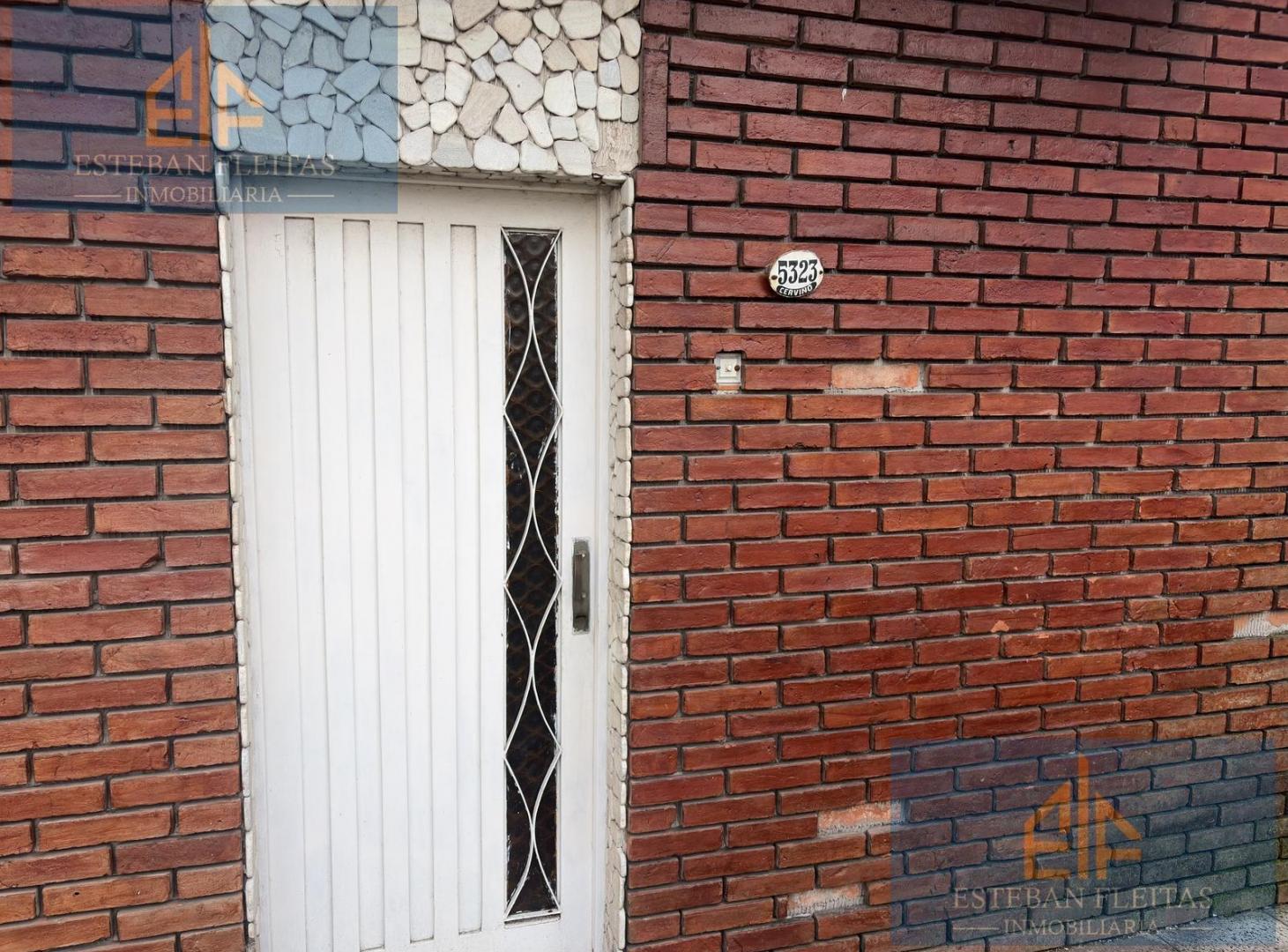 Foto de Venta casa de 3 ambientes a reciclar en lote propio de 225 M2 - Isidro, imagen 1