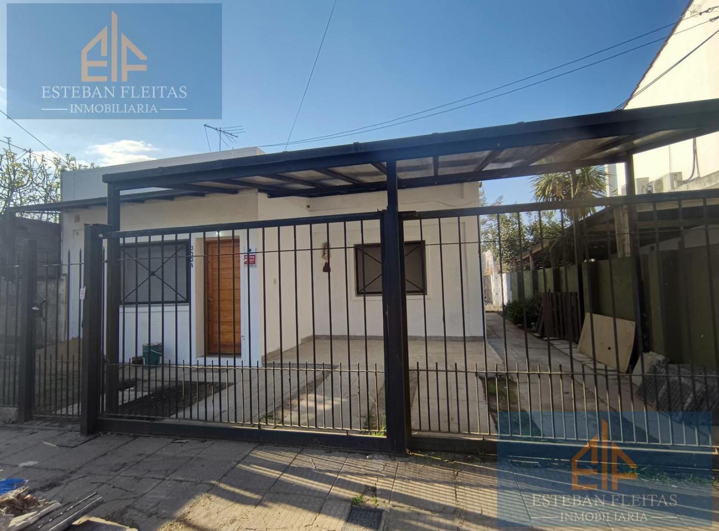 Foto de Venta de Casa de 3 ambientes con cochera y pileta, Castelar Sur, zona, imagen 2