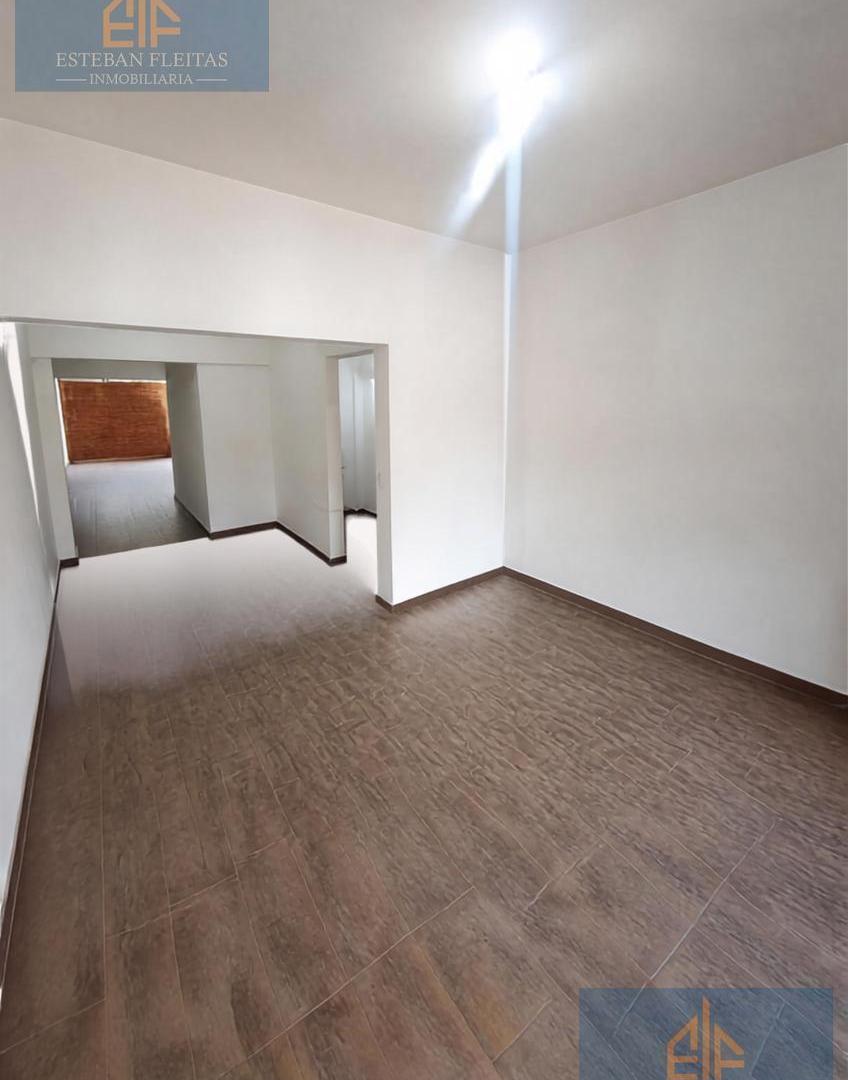 Foto de Venta de Casa de 3 ambientes con cochera y pileta, Castelar Sur, zona, imagen 4