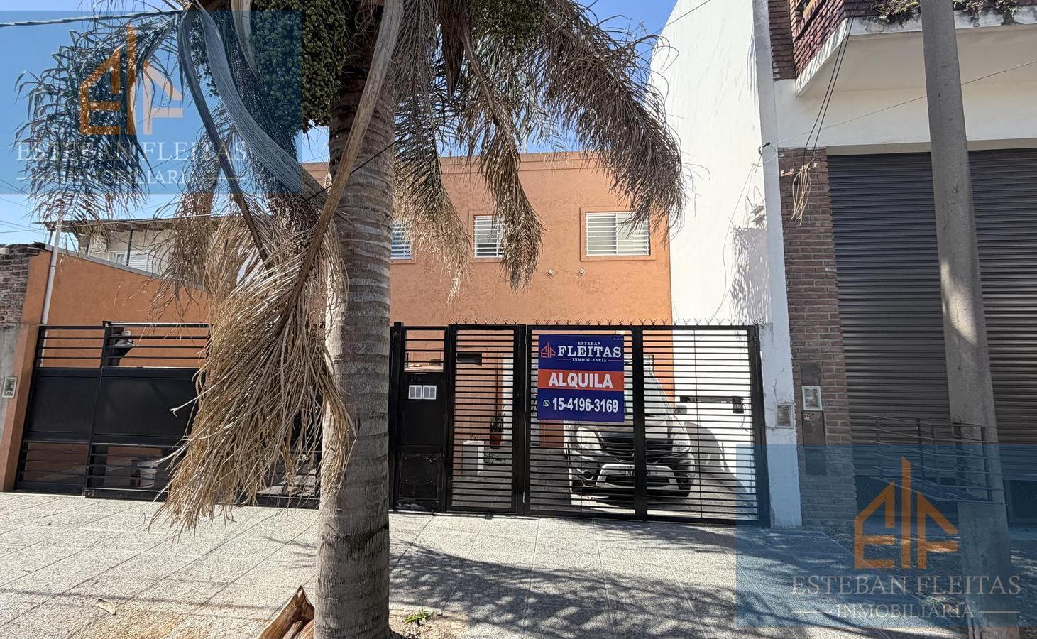 Foto de Alquiler dúplex de 4 ambientes de categoría con pileta - San Justo, imagen 1
