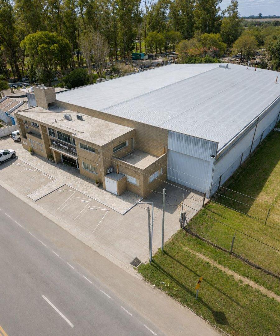 Foto de VENTA- NAVE INDUSTRIAL, SOBRE RUTA 9, RÍO SEGUNDO - APTA INDUSTRIA, imagen 1