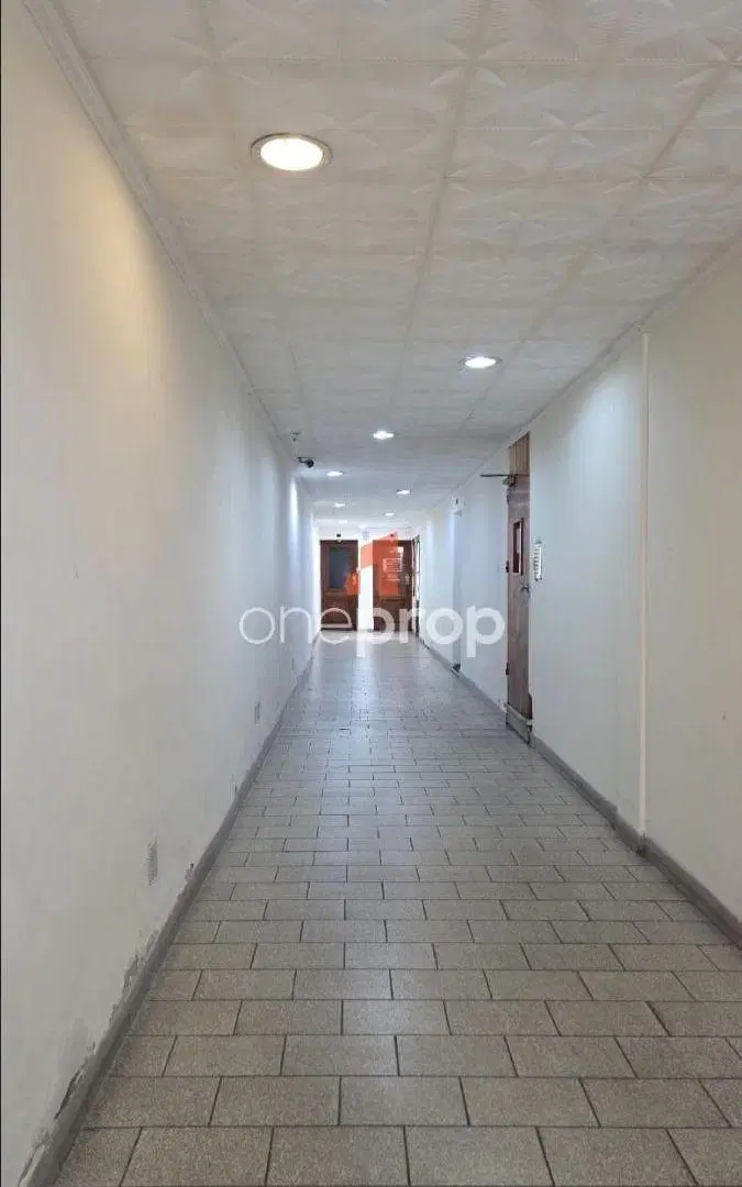 NO PAGUES MAS ALQUILER! COMPRATE ESTA OFICINA HERMOSA BIEN UBICADA Y A UN PRECIAZO! 5