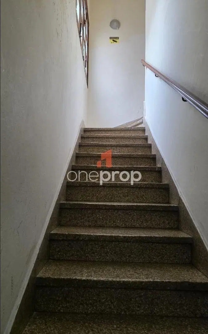 NO PAGUES MAS ALQUILER! COMPRATE ESTA OFICINA HERMOSA BIEN UBICADA Y A UN PRECIAZO! 2