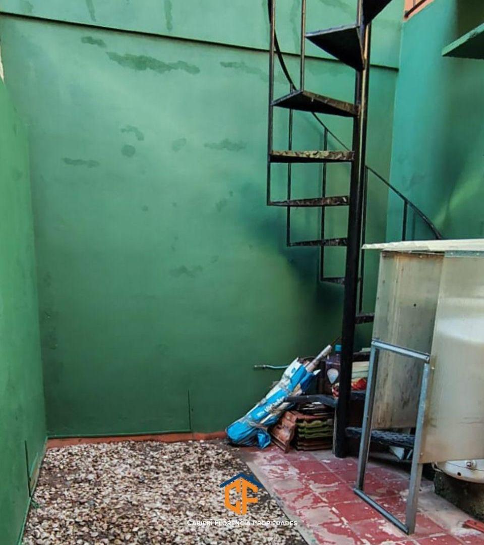 Venta De Ph 2 Ambientes Con Patio Interno Y Terraza En Caseros