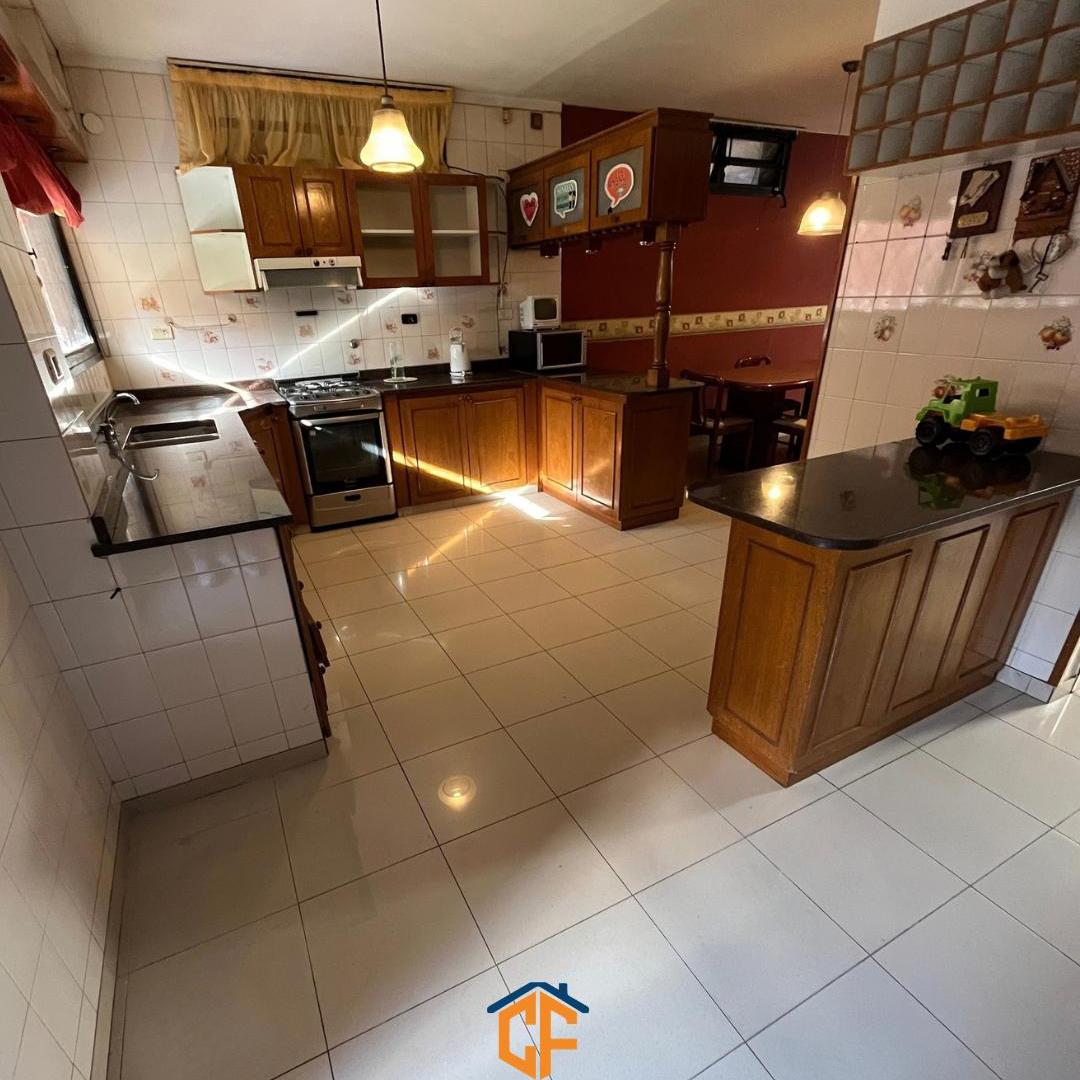 Foto de CASA 7 AMBIENTES EN VENTA EN SAN MARTIN CENTRO CON AMPLIO JARDIN Y, imagen 4