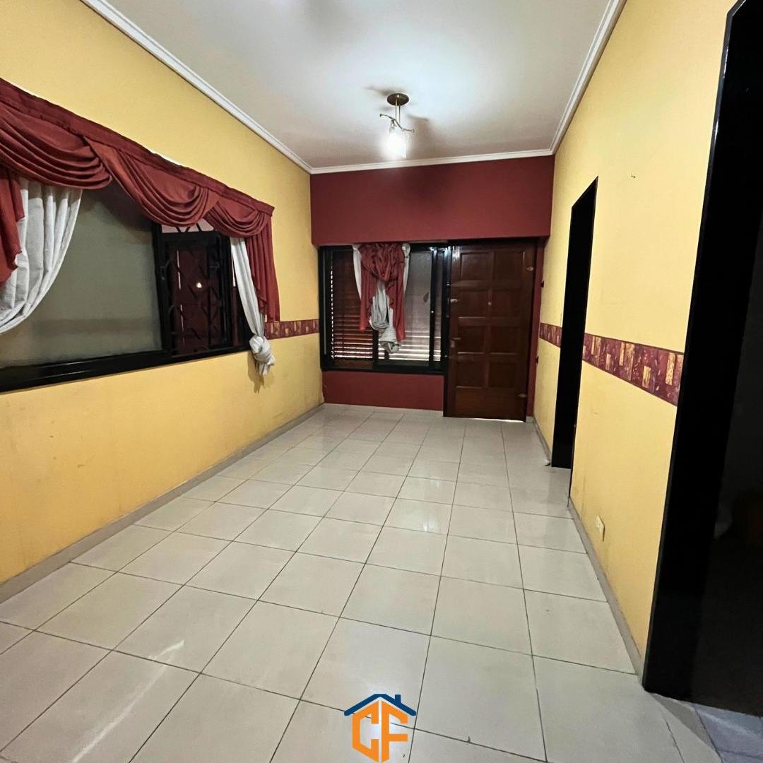 Foto de CASA 7 AMBIENTES EN VENTA EN SAN MARTIN CENTRO CON AMPLIO JARDIN Y, imagen 2
