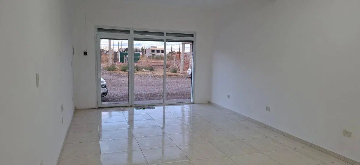 Plottier – Alquiler – Local Comercial – B° Pinar II 4