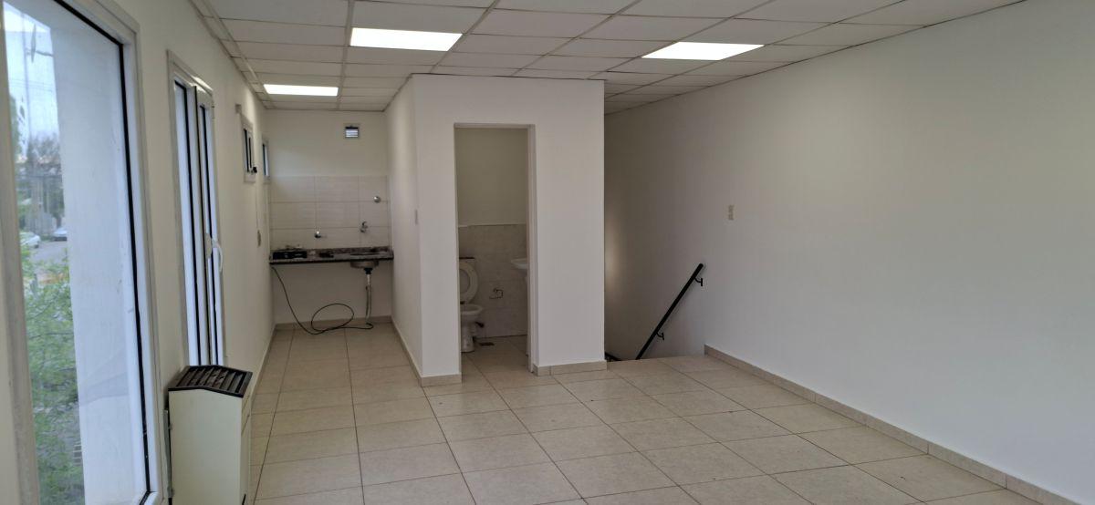 Foto de Oficina de 50 m2 en 1° Piso en Alquiler – Centro – Plottier – Neuquén, imagen 3