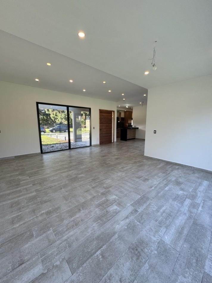 Hermosa Casa a Estrenar con Tres Dorm. en Barrio Cerrado Los Ginkgos 2
