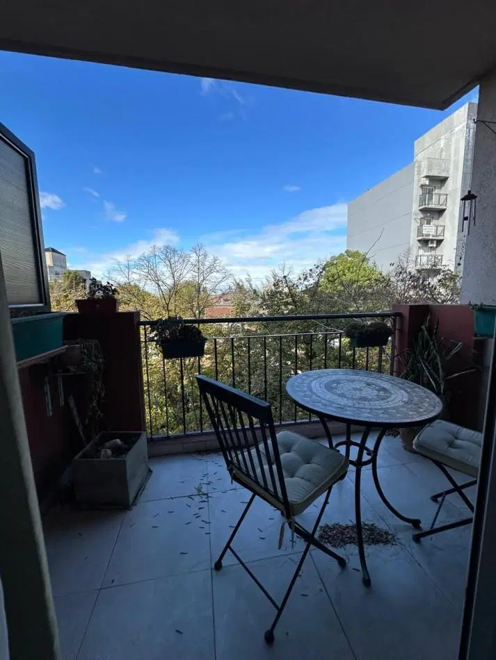 DEPARTAMENTO DOS AMBIENTES CON BALCON , COCHERA Y BAULERA . 4