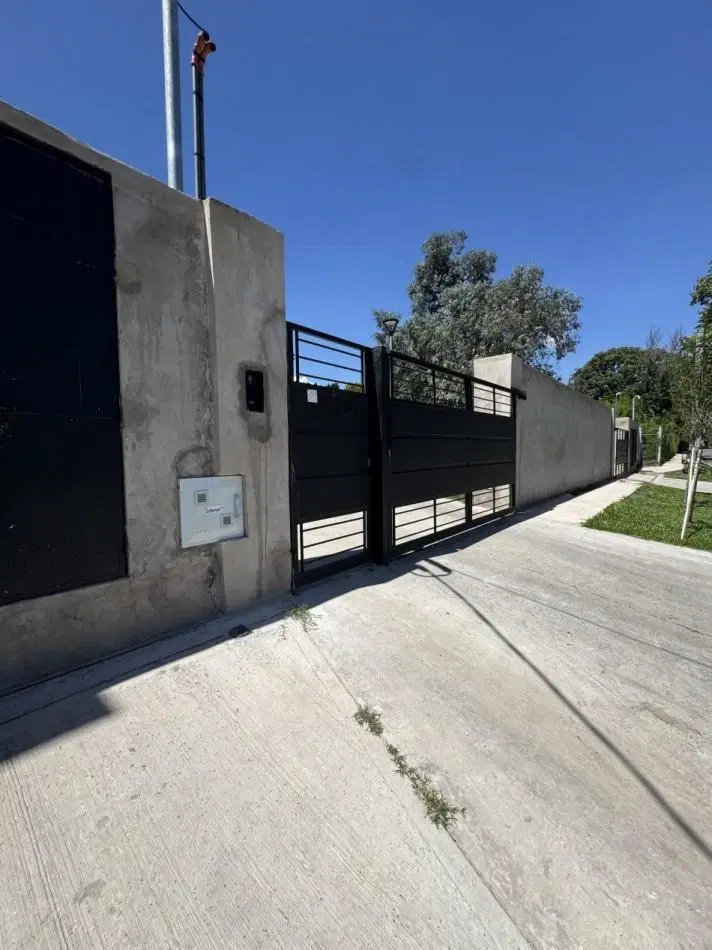 LOTE DE TERRENO 10,40 X 27 MTS EN BARRIO CERRADO CON PORTON LOS GORRIONES 1