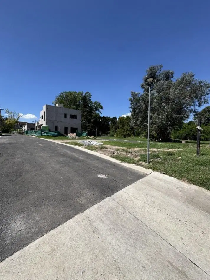 LOTE DE TERRENO 10,40 X 27 MTS EN BARRIO CERRADO CON PORTON LOS GORRIONES 4