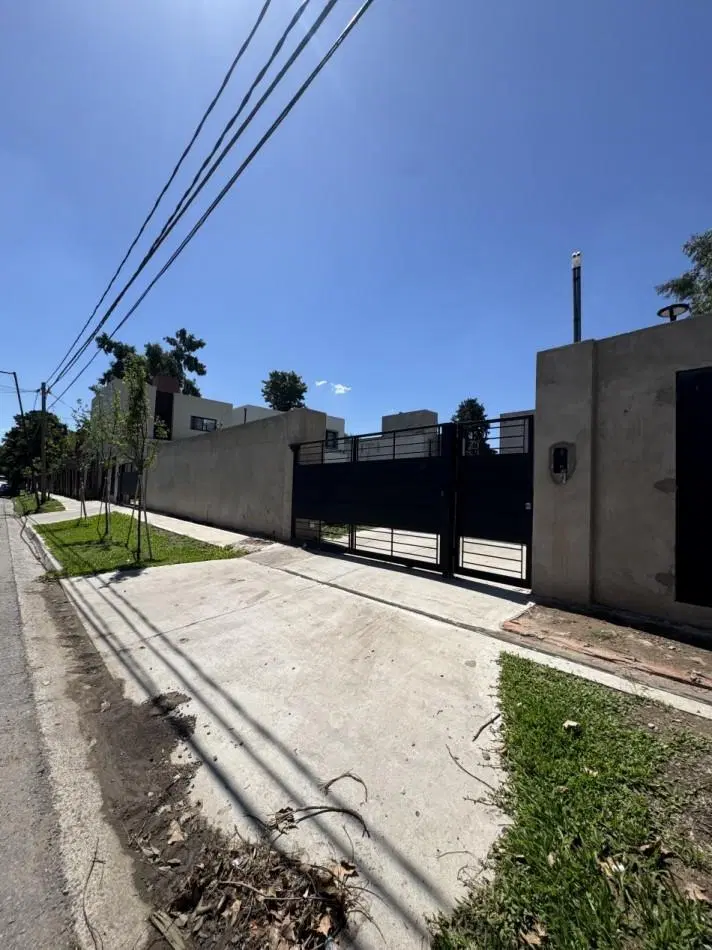 LOTE DE TERRENO 10,40 X 27 MTS EN BARRIO CERRADO CON PORTON LOS GORRIONES 3