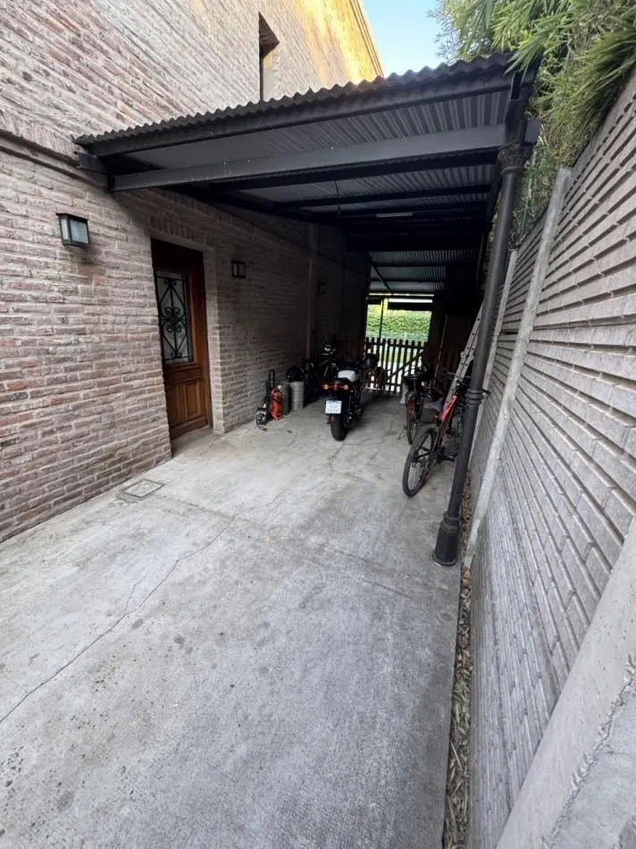 ALQUILER CASA DE 5 AMBIENTES CON GALERIA, PARRILLA Y PILETA EN BARRIO CERRADO LAS CORTADERAS 4