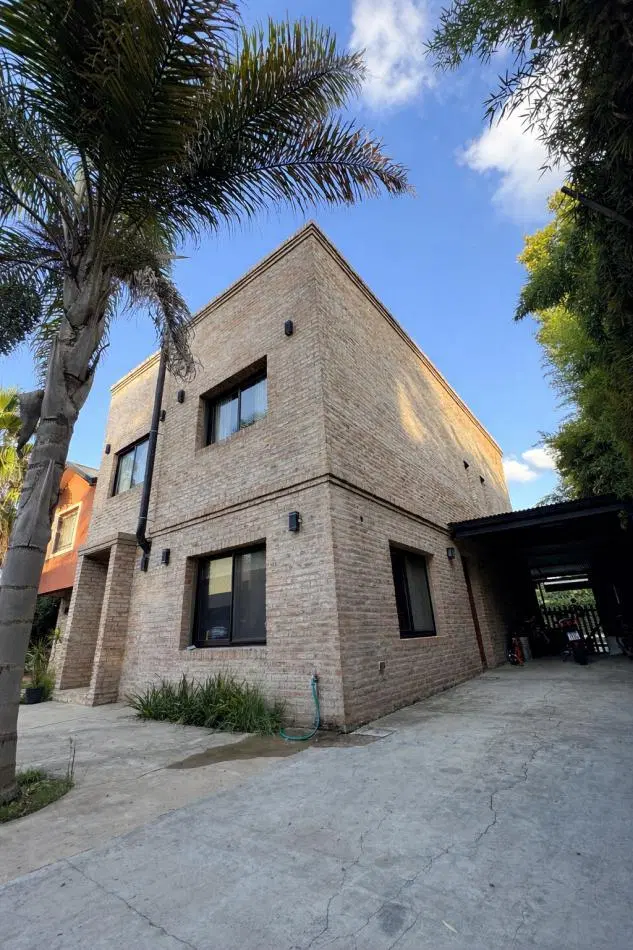 ALQUILER CASA DE 5 AMBIENTES CON GALERIA, PARRILLA Y PILETA EN BARRIO CERRADO LAS CORTADERAS 1