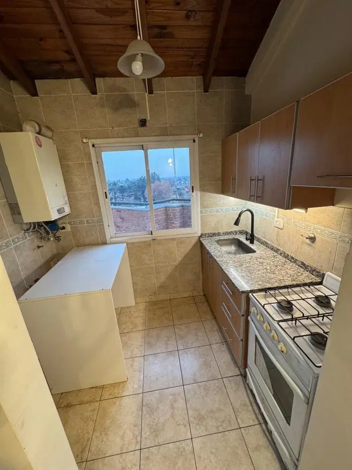 DEPARTAMENTO 3 AMBIENTES ,TERRAZA PROPIA CON PARRILLA Y COCHERA 2