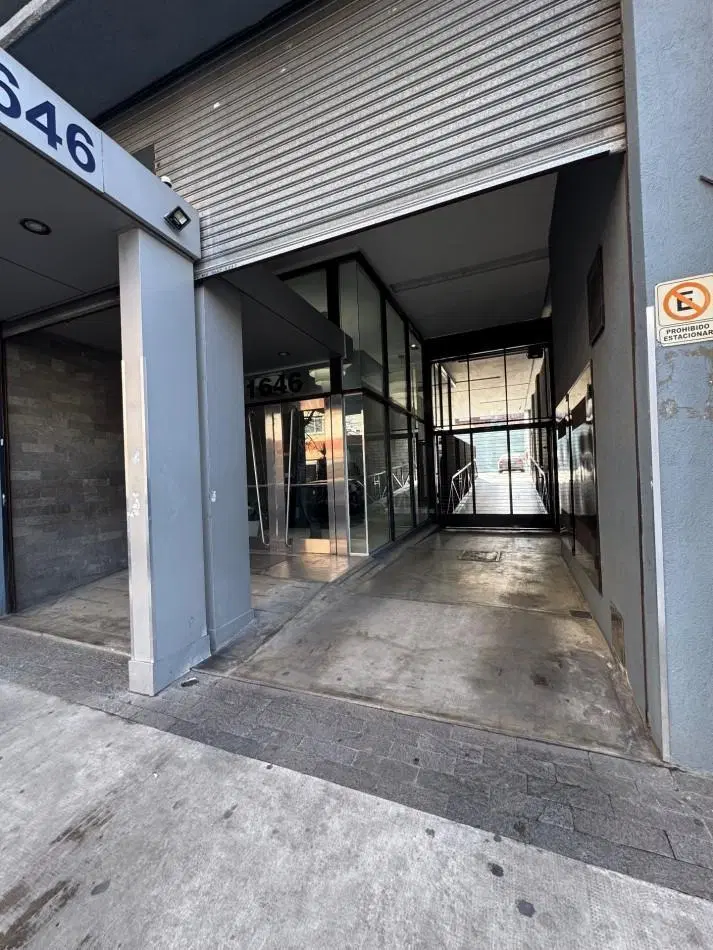 OFICINA COMERCIAL/PROFESIONAL EN VENTA EN ESTRATEGICA UBICACION 3