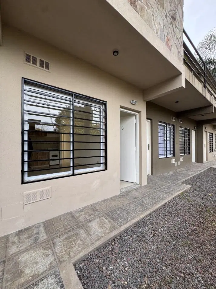 DEPARTAMENTO 2 AMBIENTES CON PATIO Y COCHERA 5