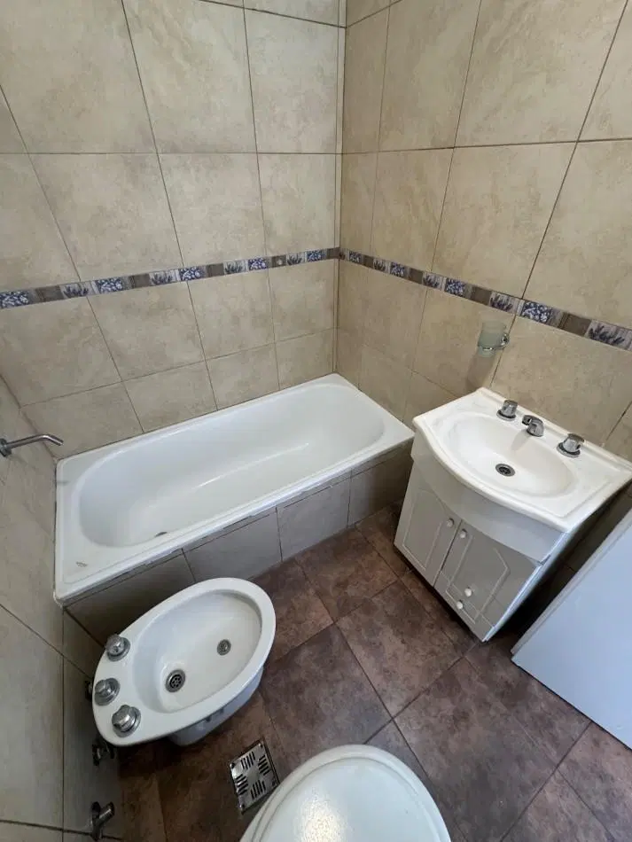 DEPARTAMENTO 2 AMBIENTES CON PATIO Y COCHERA 8