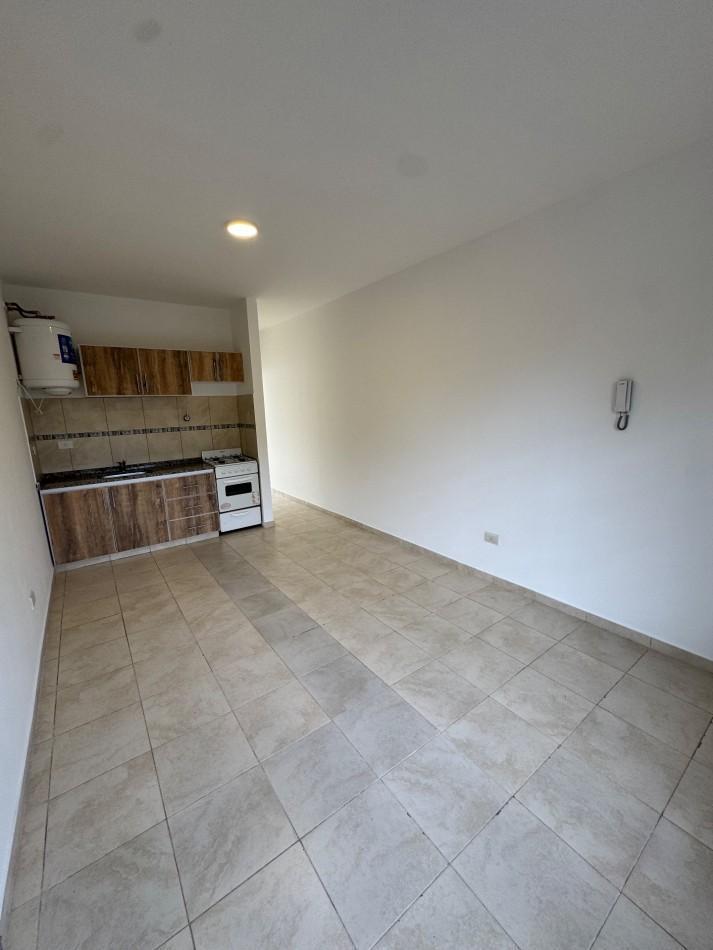 Foto de DEPARTAMENTO 2 AMBIENTES CON PATIO Y COCHERA, imagen 3