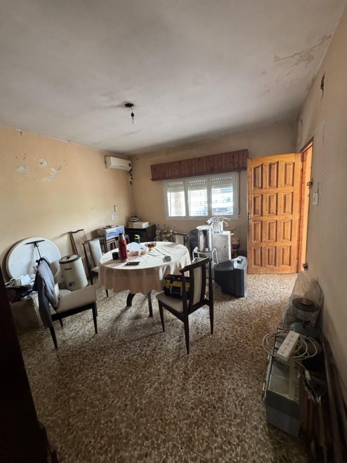 Foto de CASA CON JARDIN AL FRENTE CON ENTRADA DE AUTO Y QUINCHO, imagen 4