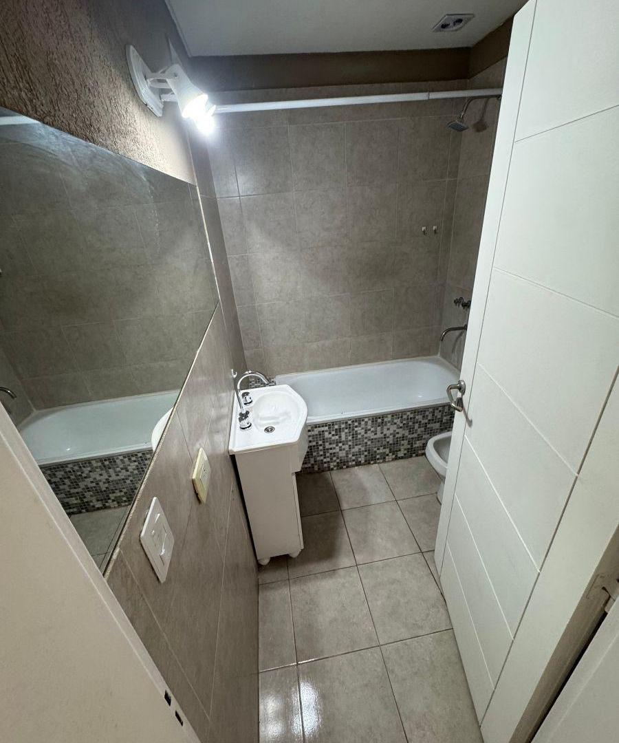 Foto de DEPARTAMENTO 2 AMBIENTES CON COCHERA, imagen 5
