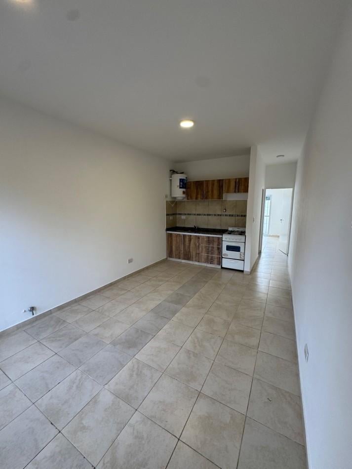 Foto de DEPARTAMENTO 2 AMBIENTES CON PATIO Y COCHERA EN VENTA, imagen 1